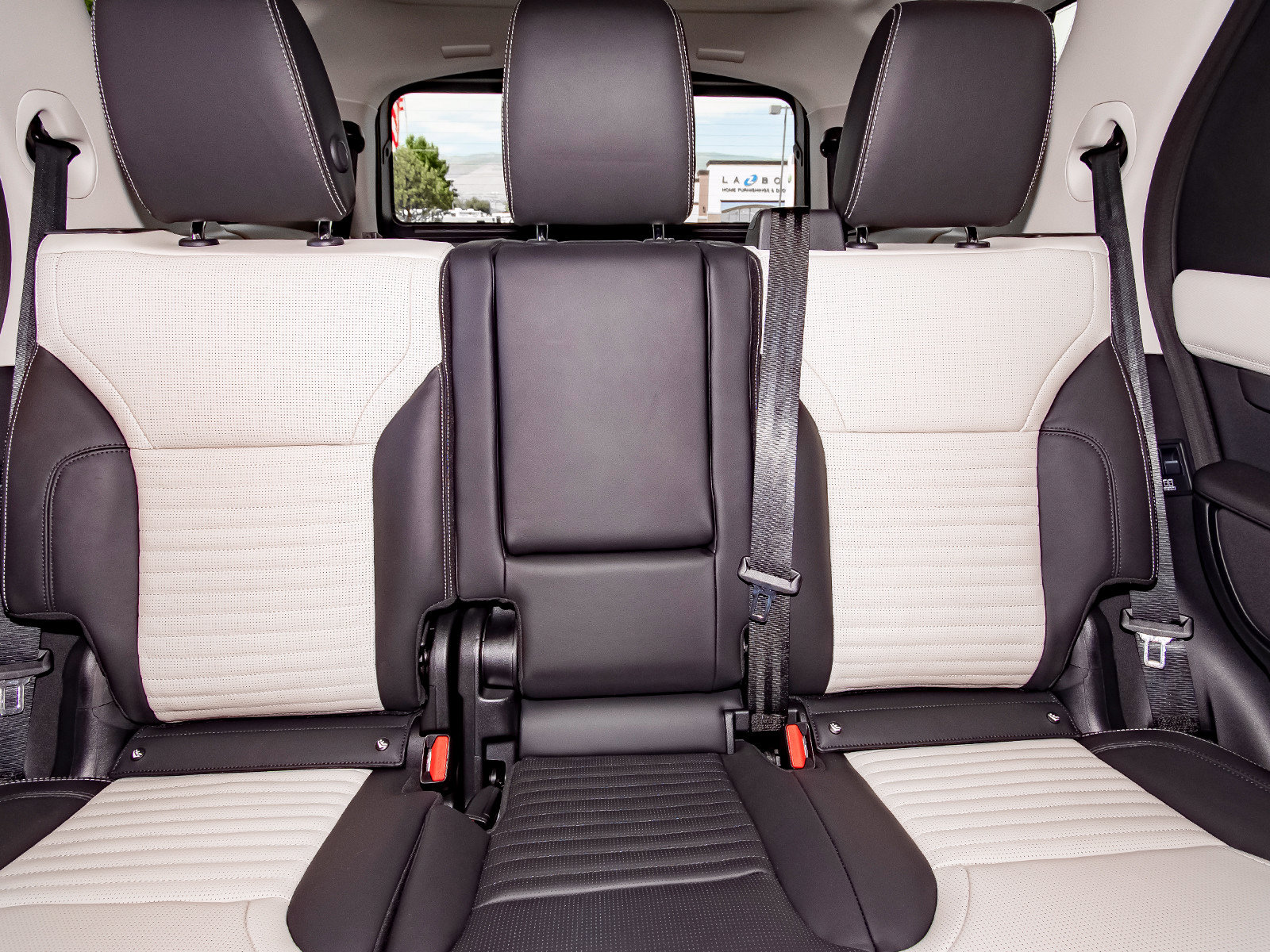 New 2026 Land Rover Discovery Limited Edition AWD/4WD image 45