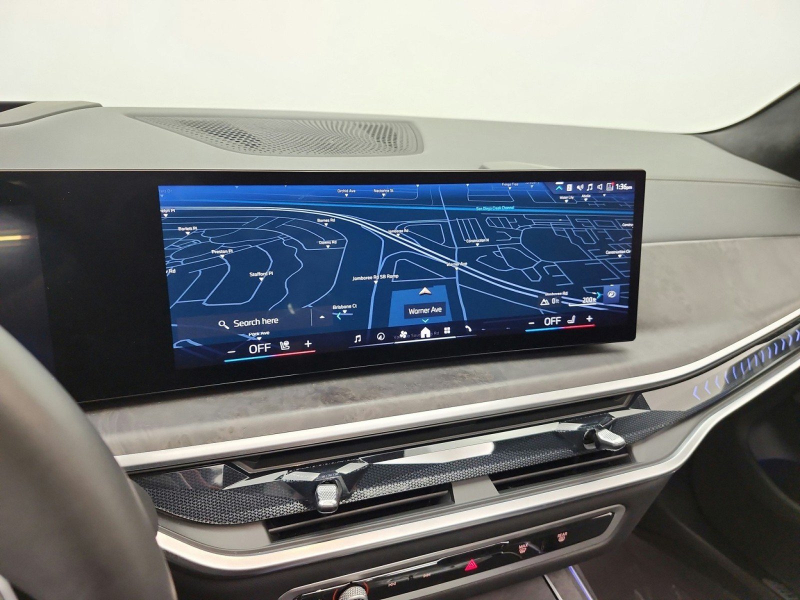 Used 2025 BMW X7 xDrive40i w/ M Sport Package AWD/4WD image 14