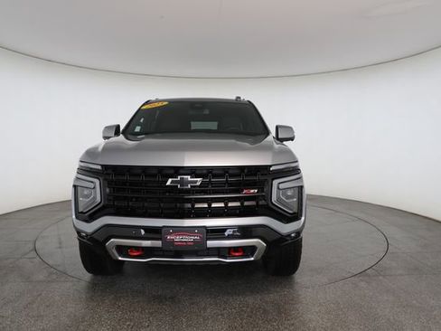 Used 2025 Chevrolet Suburban Z71 image 31