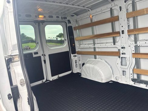 Used 2025 RAM ProMaster 2500 w/ U-Haul Equipment Group FWD image 5