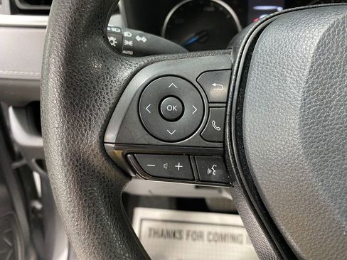 Used 2022 Toyota RAV4 XLE image 11