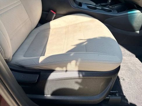 Used 2016 Kia Sorento LX w/ LX Convenience Package image 17