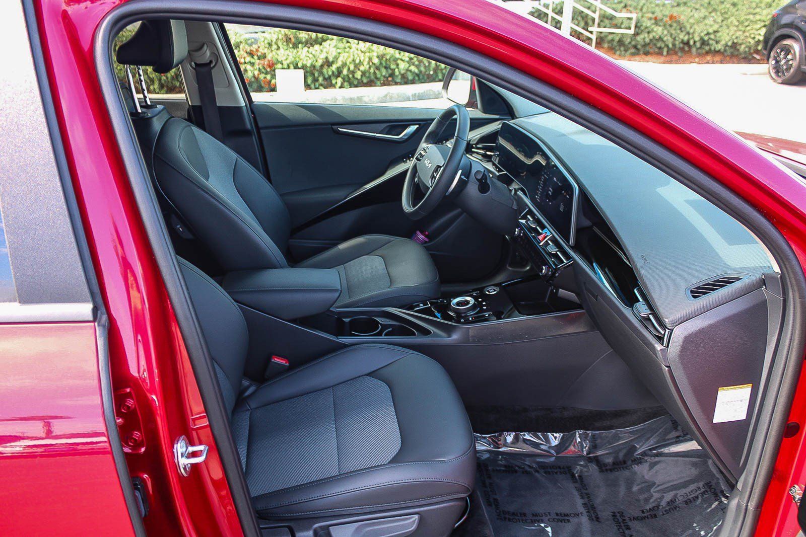 Used 2025 Kia Niro LX FWD image 18