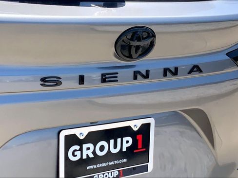 Used 2026 Toyota Sienna XSE FWD image 31