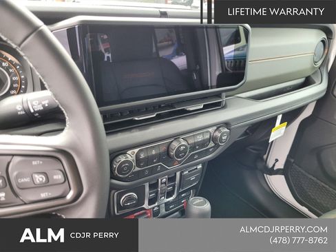 New 2025 Jeep Gladiator Mojave w/ Convenience Group AWD/4WD image 18