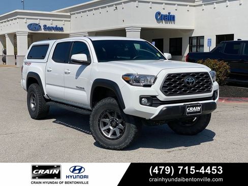 Used 2020 Toyota Tacoma TRD Off-Road w/ TRD Premium Off Road Package image 1