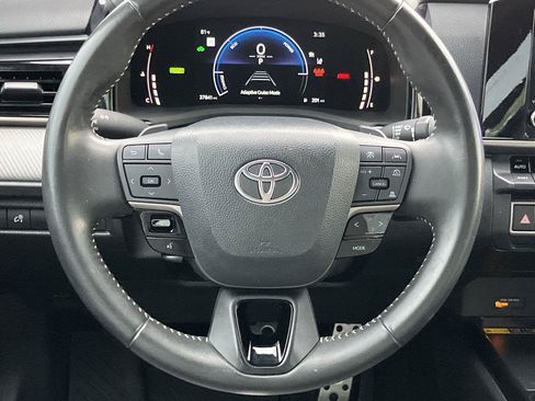 Used 2025 Toyota Camry SE w/ Convenience Package FWD image 18