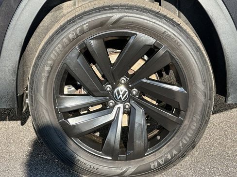 Used 2023 Volkswagen Atlas Cross Sport SE image 9