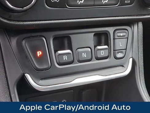 Used 2020 GMC Terrain SLE image 17