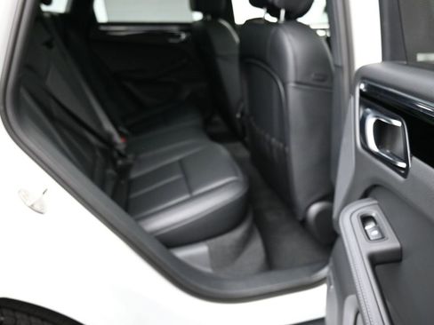 Used 2025 Porsche Macan image 25