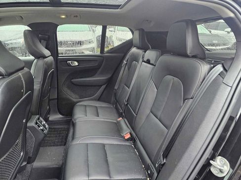 Certified 2024 Volvo XC40 B5 Plus w/ Climate Package image 19