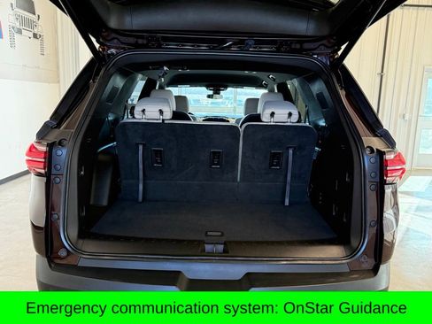 Used 2022 Chevrolet Traverse LT image 11