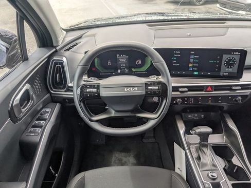 New 2026 Kia Sorento LX FWD image 17