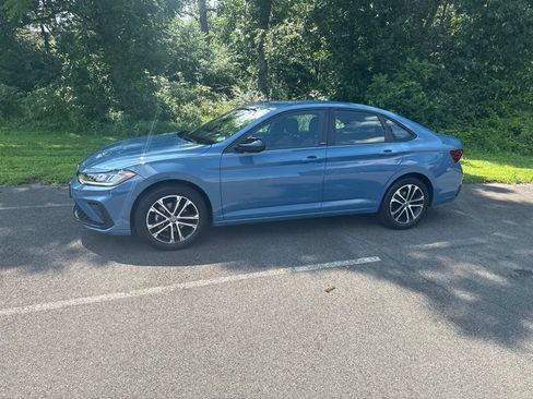 Used 2025 Volkswagen Jetta Sport FWD image 1