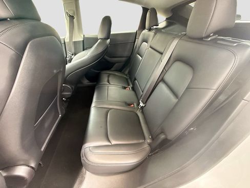 Used 2021 Tesla Model Y Long Range AWD/4WD image 23