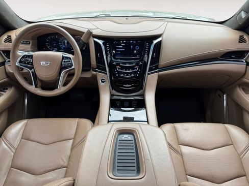 Used 2018 Cadillac Escalade Platinum AWD/4WD image 10