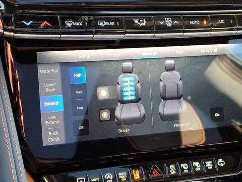 Certified 2024 Jeep Grand Wagoneer Series III w/ Rear Seat Video Group 1 image 17