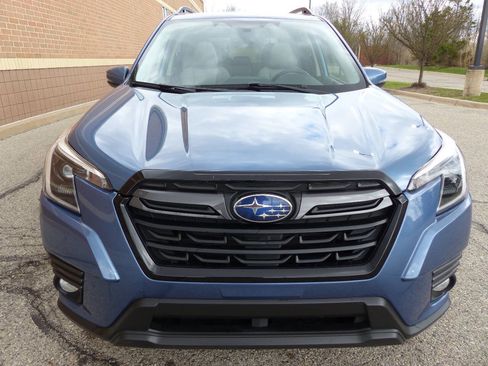 Used 2023 Subaru Forester Limited image 11