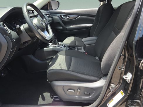 Used 2018 Nissan Rogue SV w/ Premium Package FWD image 9