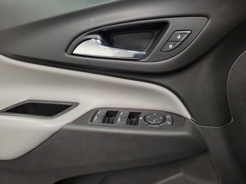 Used 2022 Chevrolet Equinox LT image 18