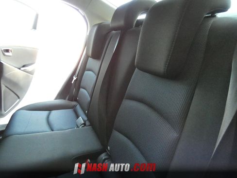 Used 2019 Toyota Yaris LE FWD image 43