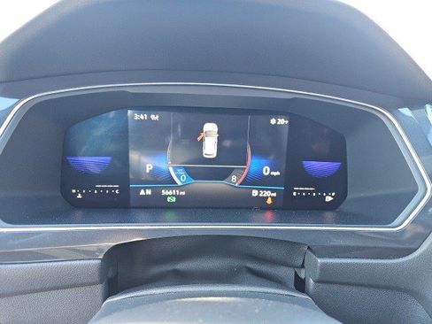 Used 2023 Volkswagen Tiguan SE w/ Panoramic Sunroof Package image 21