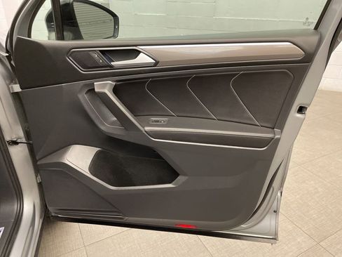 Used 2022 Volkswagen Tiguan SE R-Line image 27