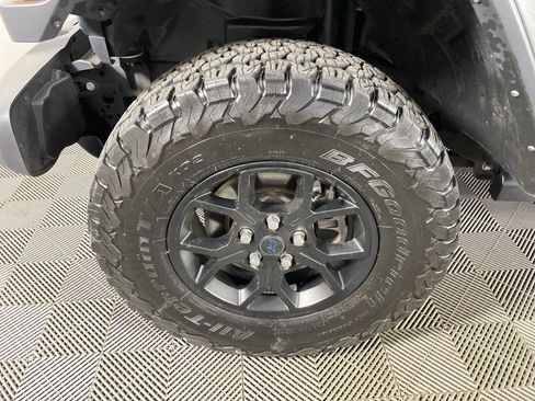 Used 2024 Jeep Wrangler Unlimited AWD/4WD image 12