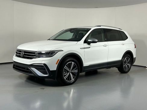 Used 2024 Volkswagen Tiguan Wolfsburg Edition FWD image 3