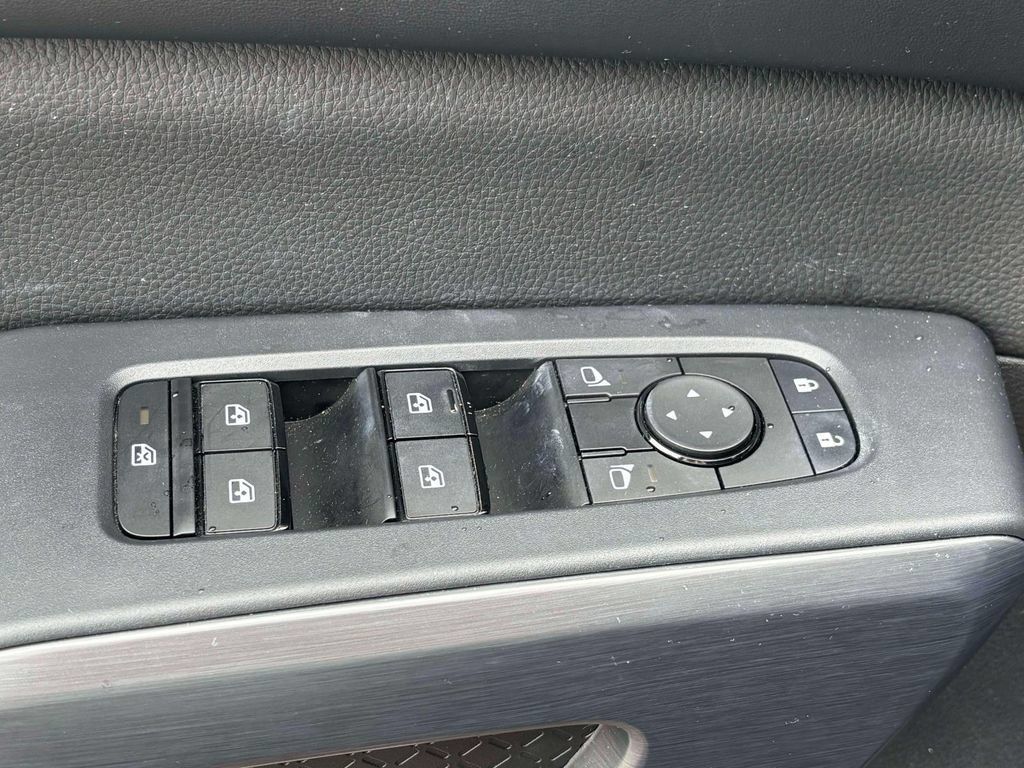 Used 2024 Nissan Pathfinder Rock Creek AWD/4WD image 8