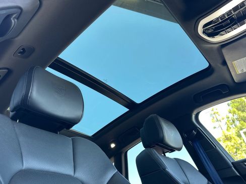 Used 2024 Porsche Macan AWD/4WD image 19