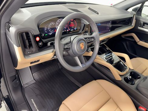 Certified 2026 Porsche Cayenne AWD/4WD image 4