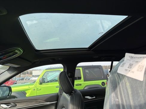 New 2025 Jeep Grand Cherokee Limited image 11