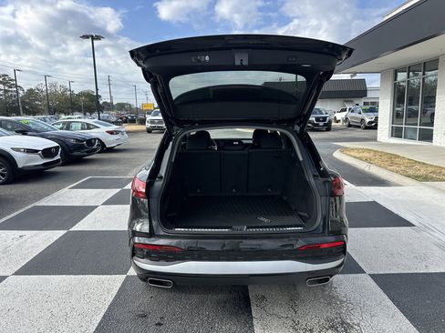 Used 2025 Audi Q5 Premium w/ Convenience Package image 5