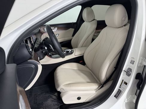 Used 2017 Mercedes-Benz E 300 4MATIC image 13