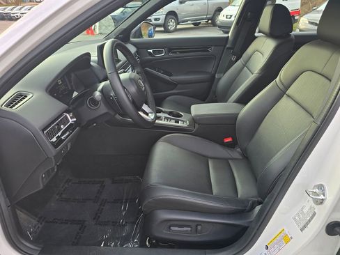 Used 2025 Honda Civic Sport Touring image 4
