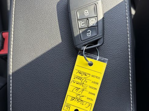 Used 2022 Volkswagen Tiguan SE R-Line AWD/4WD image 34