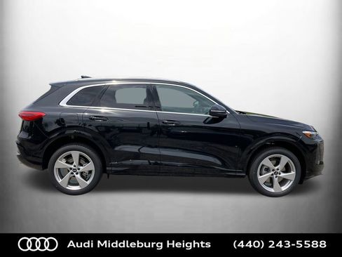 Used 2025 Audi Q5 Premium w/ Convenience Package image 5
