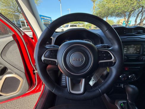 Used 2015 Jeep Renegade Latitude FWD image 19