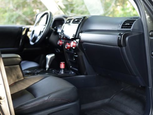 Used 2022 Toyota 4Runner TRD Off-Road Premium w/ TRD Black Wheel Package (TMS) AWD/4WD image 32
