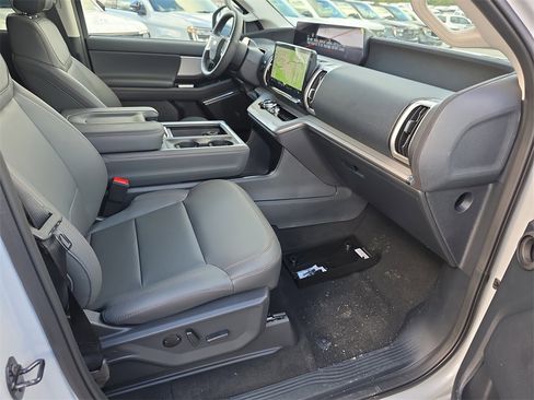 New 2025 Ford Expedition Active image 39