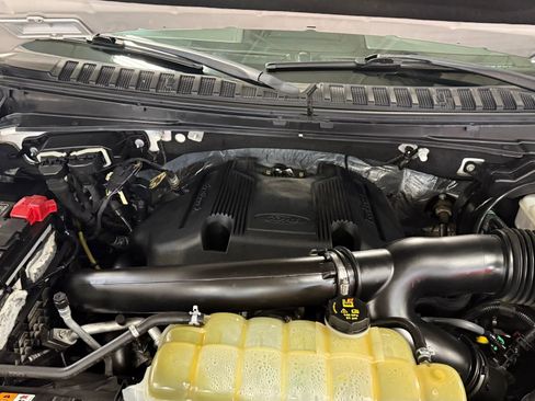 Used 2019 Ford Expedition Limited image 32