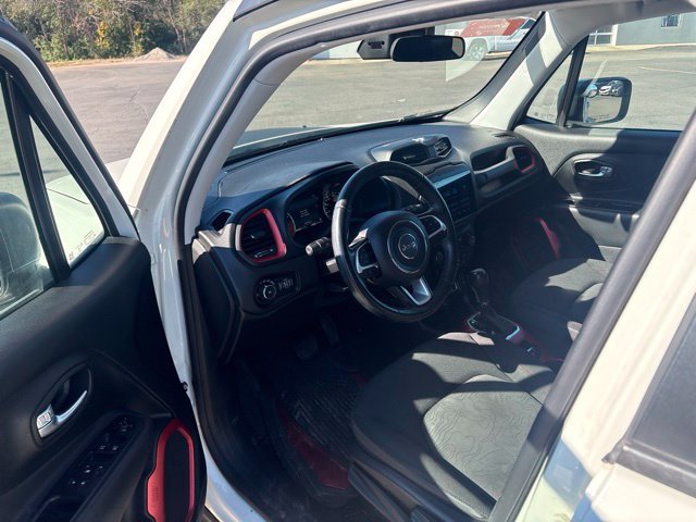 Used 2018 Jeep Renegade Trailhawk AWD/4WD image 14