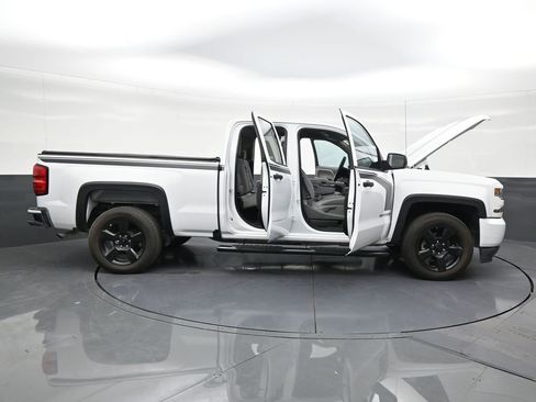 Used 2018 Chevrolet Silverado 1500 Custom w/ Custom Value Package RWD image 29
