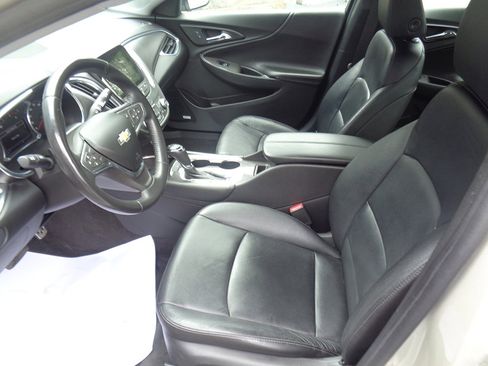 Used 2016 Chevrolet Malibu LT w/ Leather Package FWD image 13