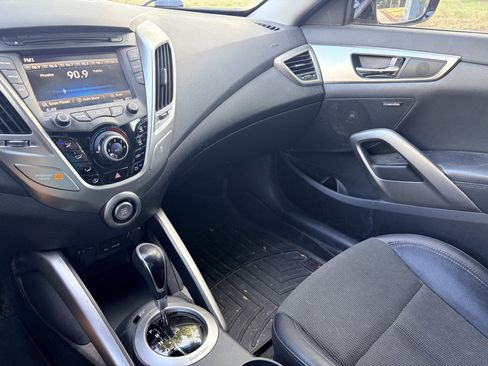 Used 2013 Hyundai Veloster w/ Style Pkg FWD image 16