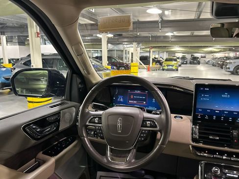 Certified 2023 Lincoln Navigator Reserve AWD/4WD image 24