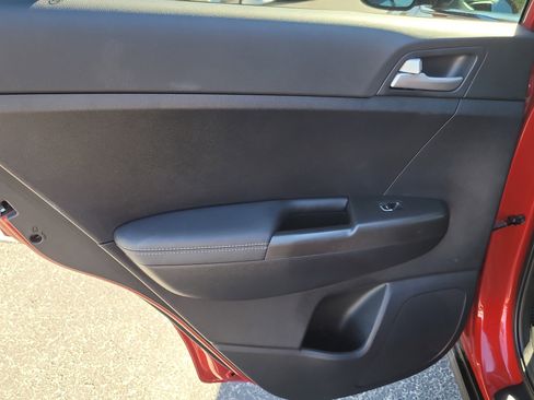 Used 2022 Kia Sportage LX image 12