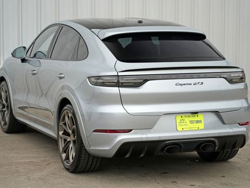 Used 2021 Porsche Cayenne GTS w/ Lightweight Sport Package image 49