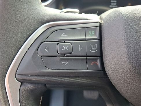 Used 2024 Jeep Grand Cherokee Altitude AWD/4WD image 23